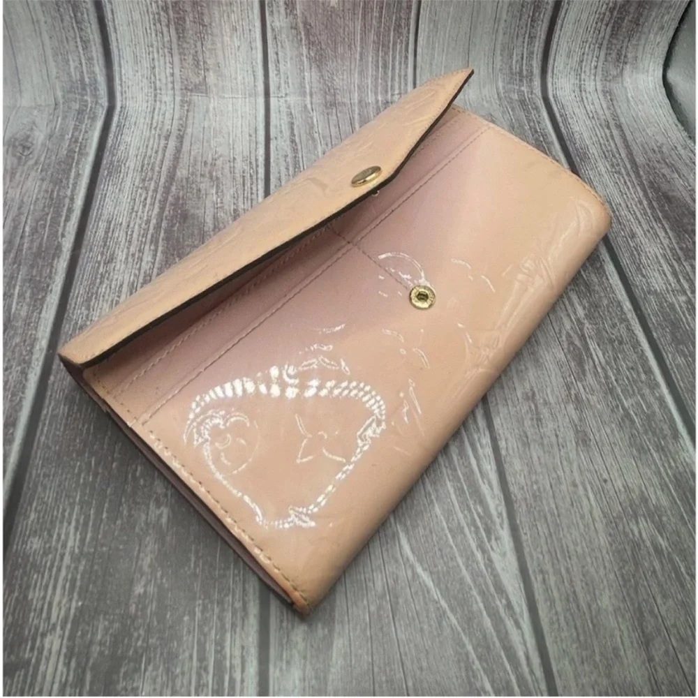 LOUIS VUITTON Portefeuille Sarah Zip Wallet Monogram Vernis Rose Pink Ballerine